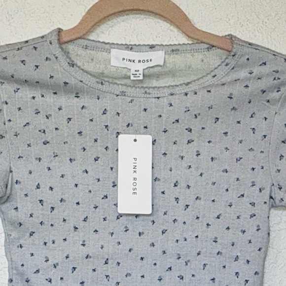 Pink Rose Patterned Women's Top (NWT) - Picture 2 of 6